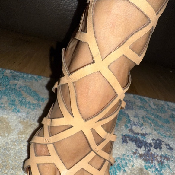 Chic Tan Strappy Heels - Picture 4 of 7